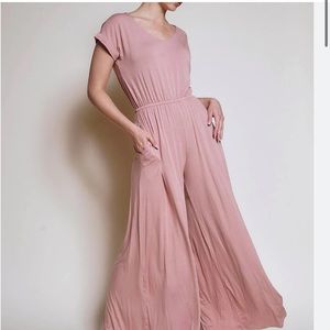 Jumper made of hemp that is super soft and comfortable while still being stylish